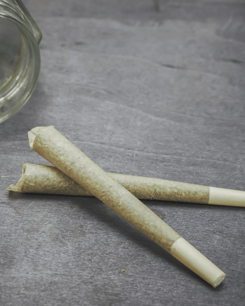 Joints op een grijze tafel