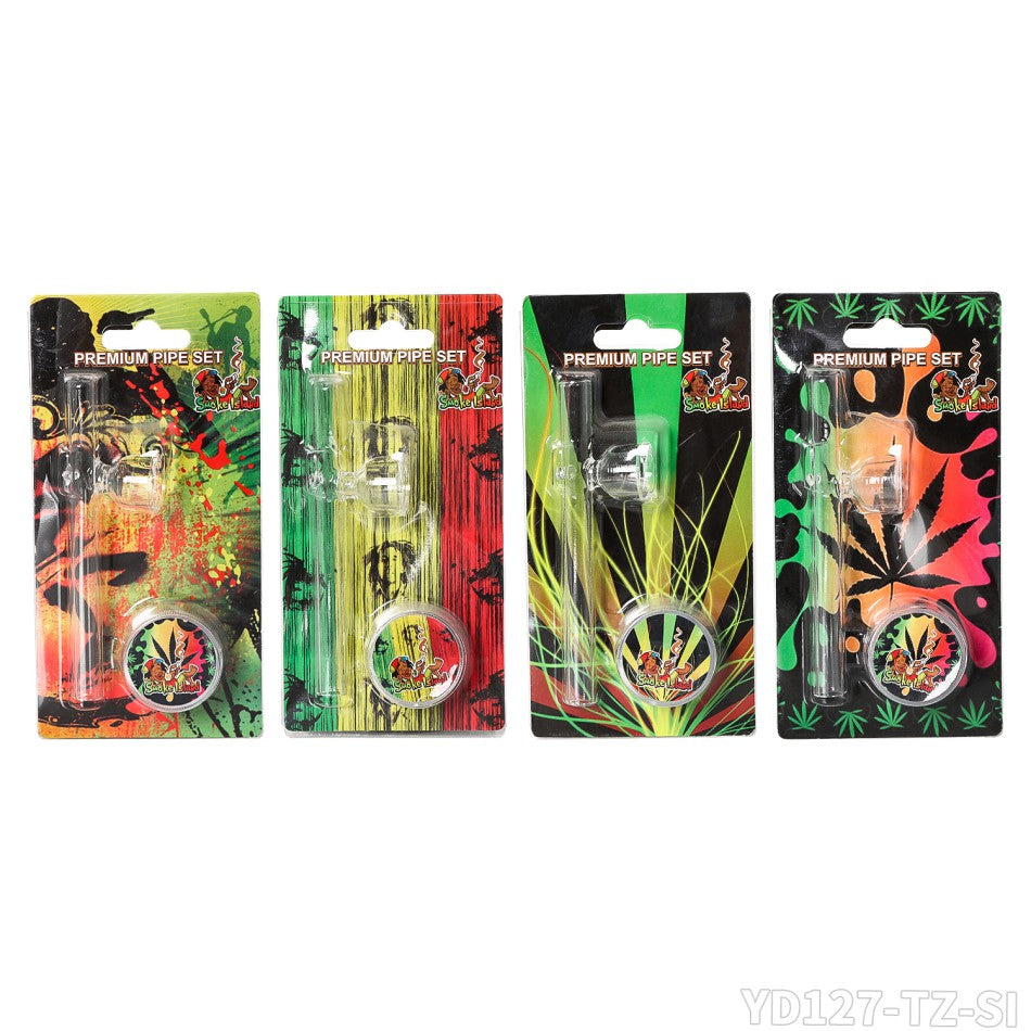 Verschiedene Pfeifen mit Rasta Design Verpackungen